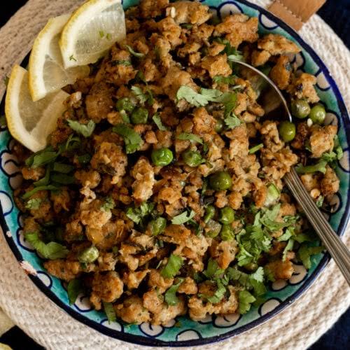 Chicken qeema mattar